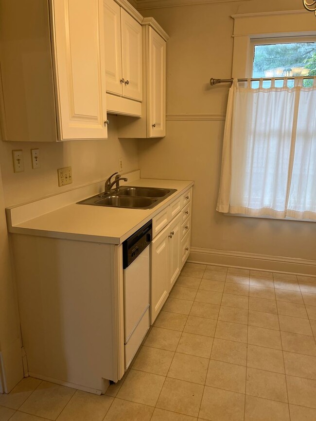 Building Photo - Wallace Ave Duplex