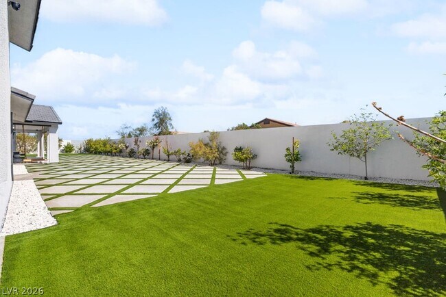 Building Photo - 4315 N Dapple Gray Rd