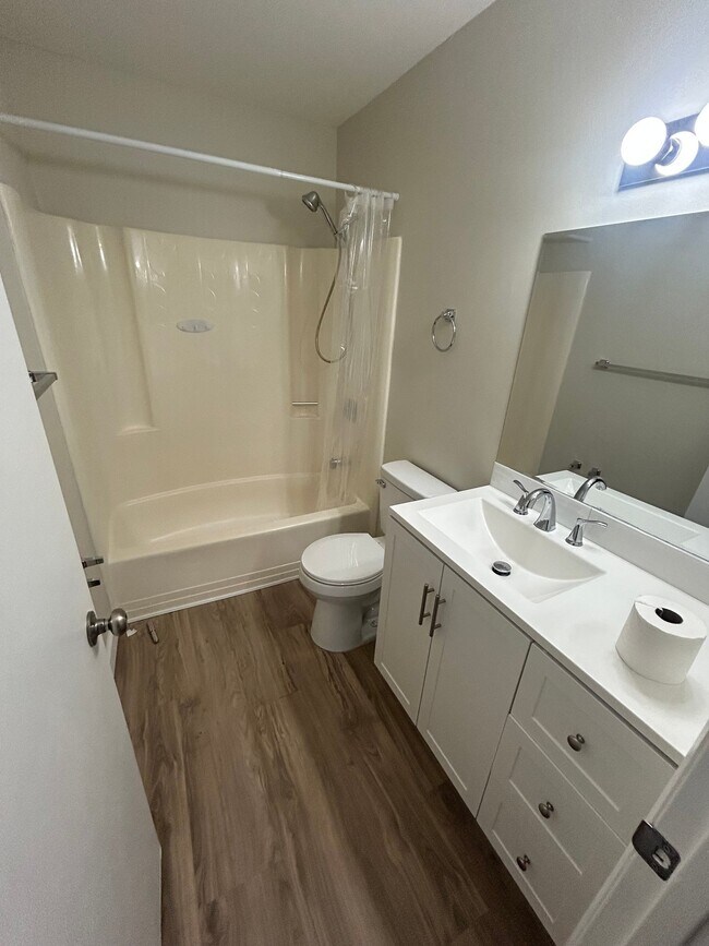 Building Photo - 4015 Cinnamon Cir