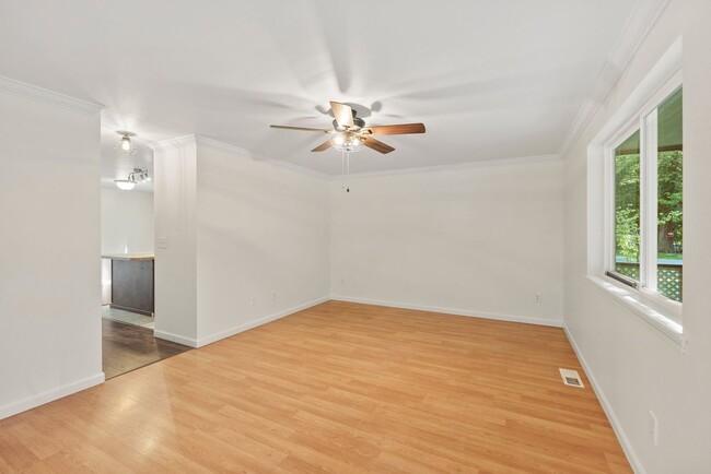 Building Photo - Clearwood Community Home in Yelm For Rent!...