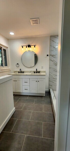 Building Photo - 3401 Windridge Dr