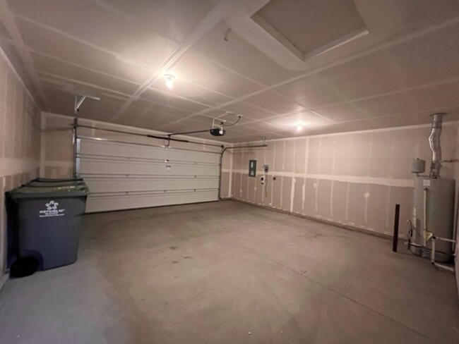 Building Photo - Comfort and Luxury Single Family Home