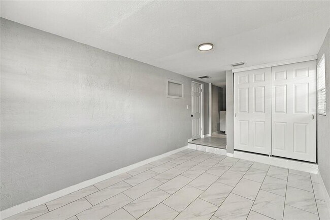 Building Photo - 4684 16th Ave S