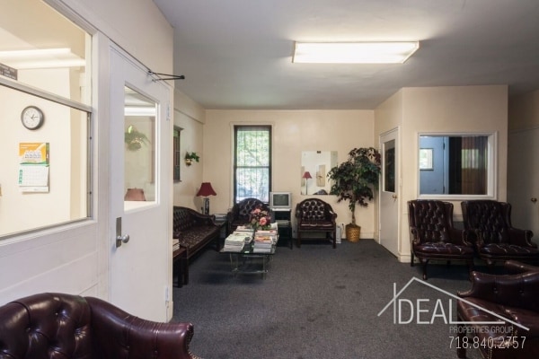 Interior Photo - 20 Plaza Street E.