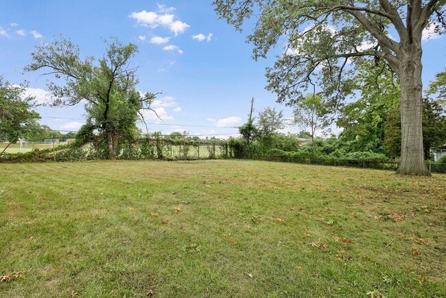 Building Photo - Spacious 3 Bed 1 Bath Home
