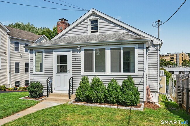 Building Photo - 15 Whitmore Ln