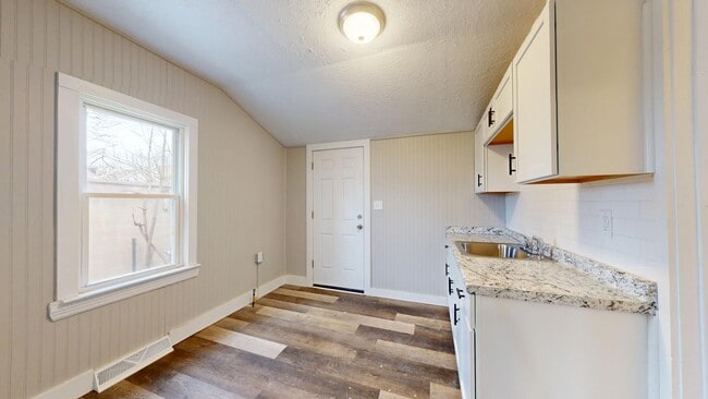 Building Photo - Stockyards Area - 2 Bedrooms - Single Fami...