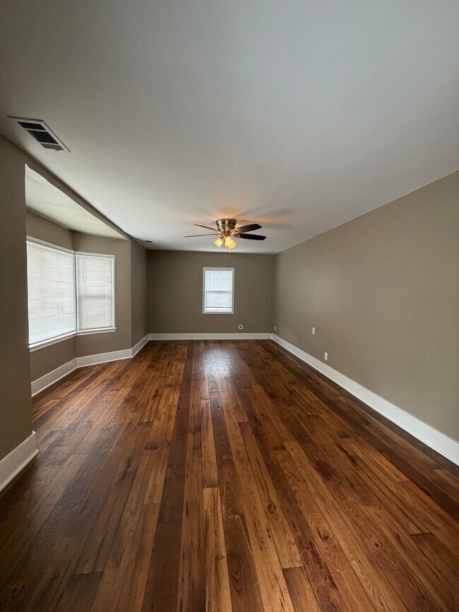 Building Photo - 535-537 E. Van Bibber