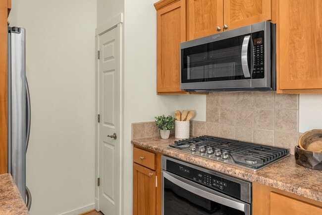 Building Photo - 2Bd/2Ba Issaquah Condo