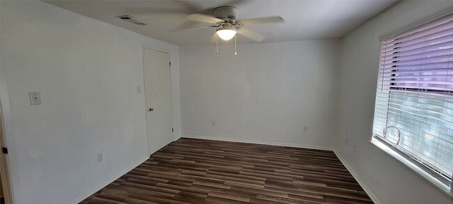 Building Photo - 306 W Hale Ave