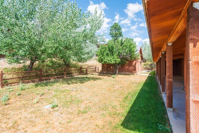 Building Photo - 307 N 3rd St