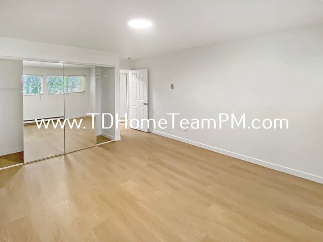 Building Photo - "Chic 2-Bed Condo with Scenic Views & Gran...