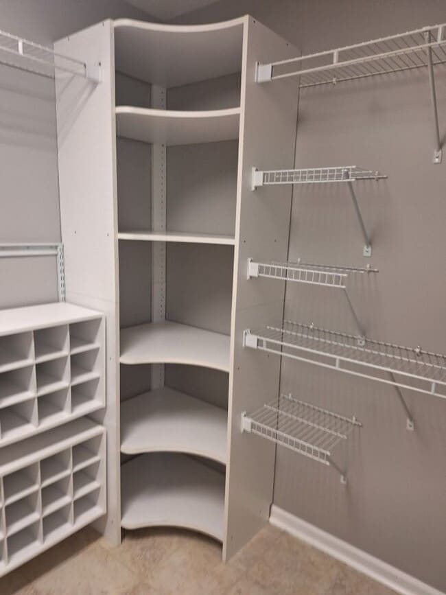 Building Photo - 4bd/3 bath located in desirable neighbor in Fox Den Subdivision in West Knoxville