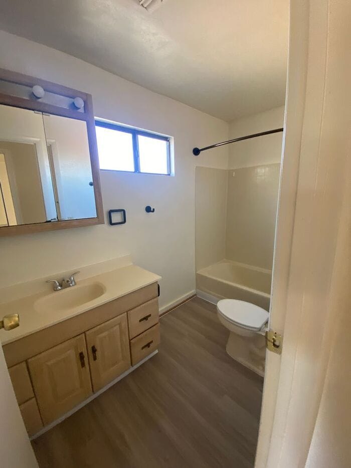 Building Photo - 1416 E Linden St