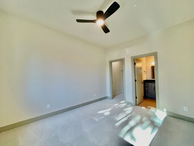 Building Photo - Spacious & Stunningly Remodeled Duplex in Central Fort Collins