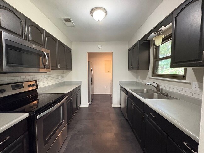 Building Photo - 720 Thornwood Way