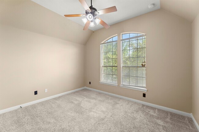 Building Photo - 25314 Greenwell Springs Ln