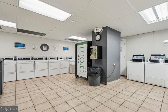 Building Photo - 1324 Locust St