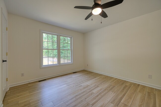 Building Photo - 2416 Horseshoe Bend Dr