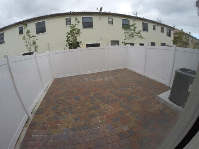 Building Photo - 9332 W 33rd Ln