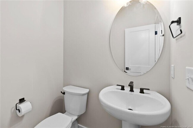 Building Photo - 22 S Shamrock Dr