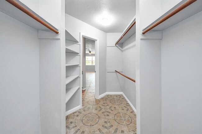 Building Photo - 22407 Millgate Dr