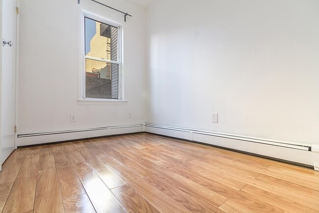 Building Photo - 412 2nd St