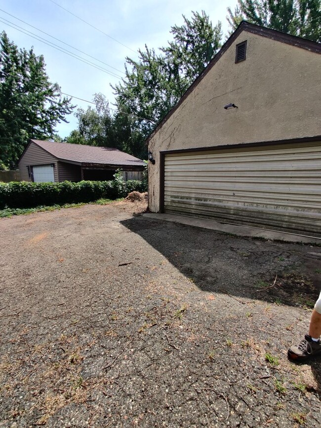 Building Photo - Spacious Home with an INCREDIBLE Yard!