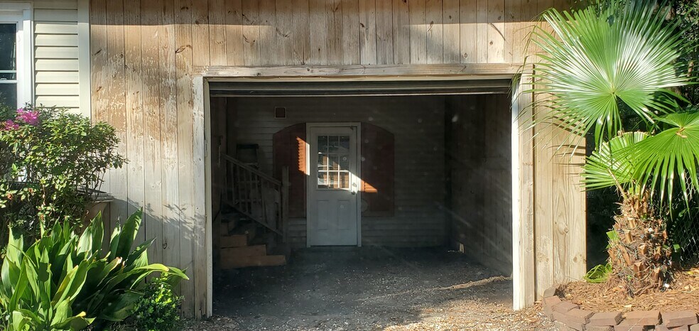 Garage area - 5014 Hillwood Cir S