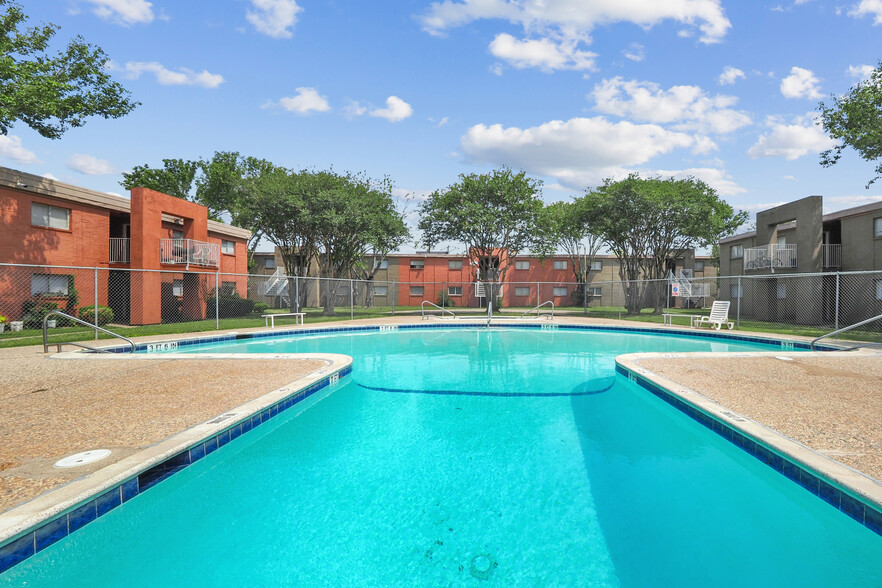 Primary Photo - La Paloma Village Apartments