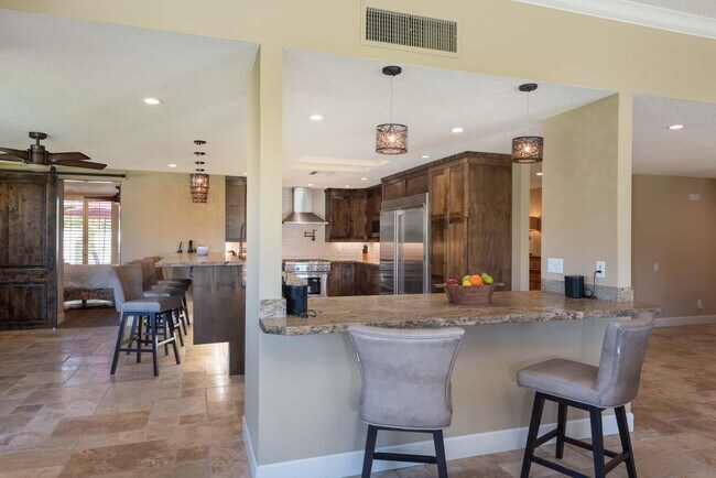 Building Photo - 5 Briarcliff Ct
