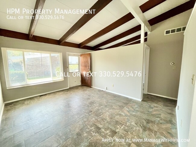 Building Photo - 887 Bryant Ave