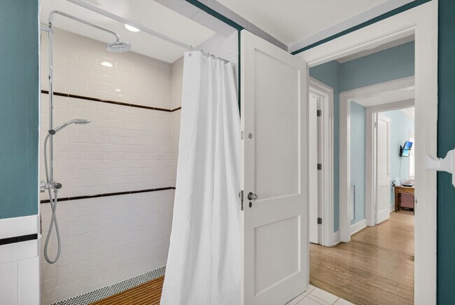 Building Photo - 511 29th St