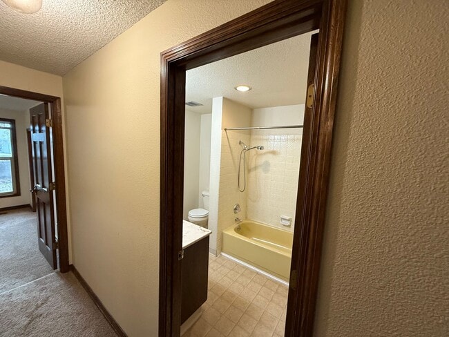 Building Photo - 1150 NW Sunnywood Ct