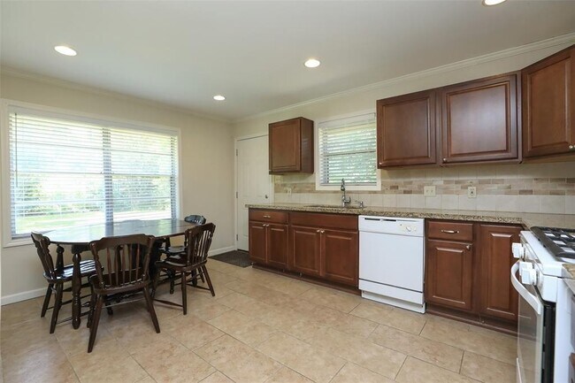 Building Photo - 10306 Oboe Dr