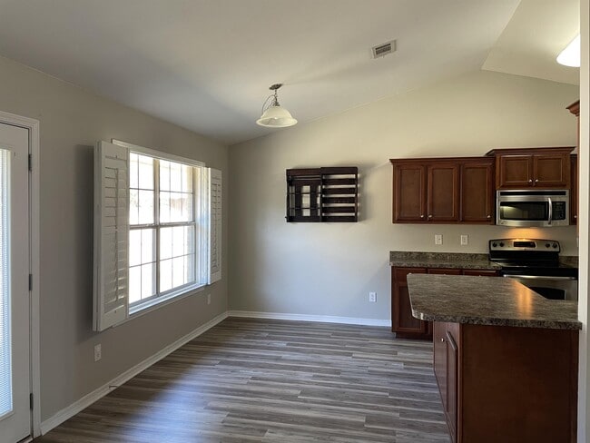 Building Photo - 8770 Kennedy Dr