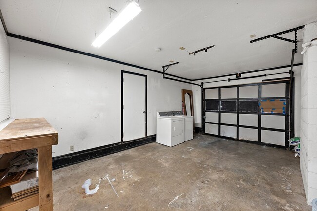 Building Photo - Charming 3-Bed Rental Home in Olympia | Pe...