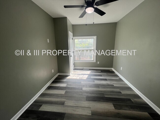 Building Photo - 310 W Poplar St