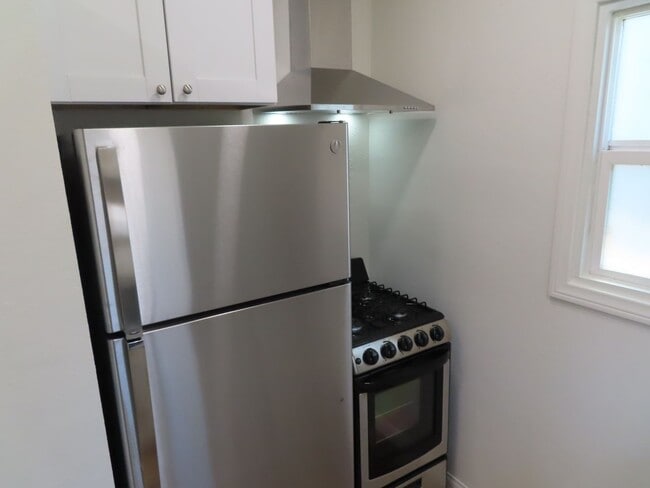 Building Photo - 33RD PL (4312)