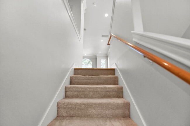 Building Photo - $500 OFF 1st Month's RENT! Gated Serenity ...