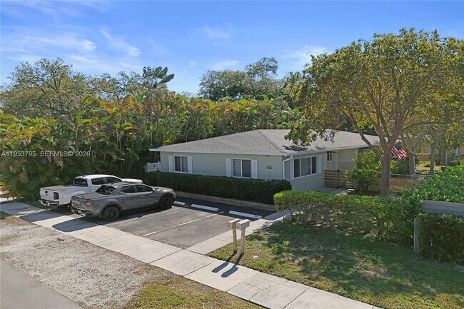 Building Photo - 920 SW 28th St