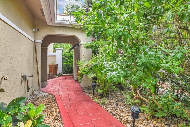 Building Photo - 753 Villa Portofino Cir