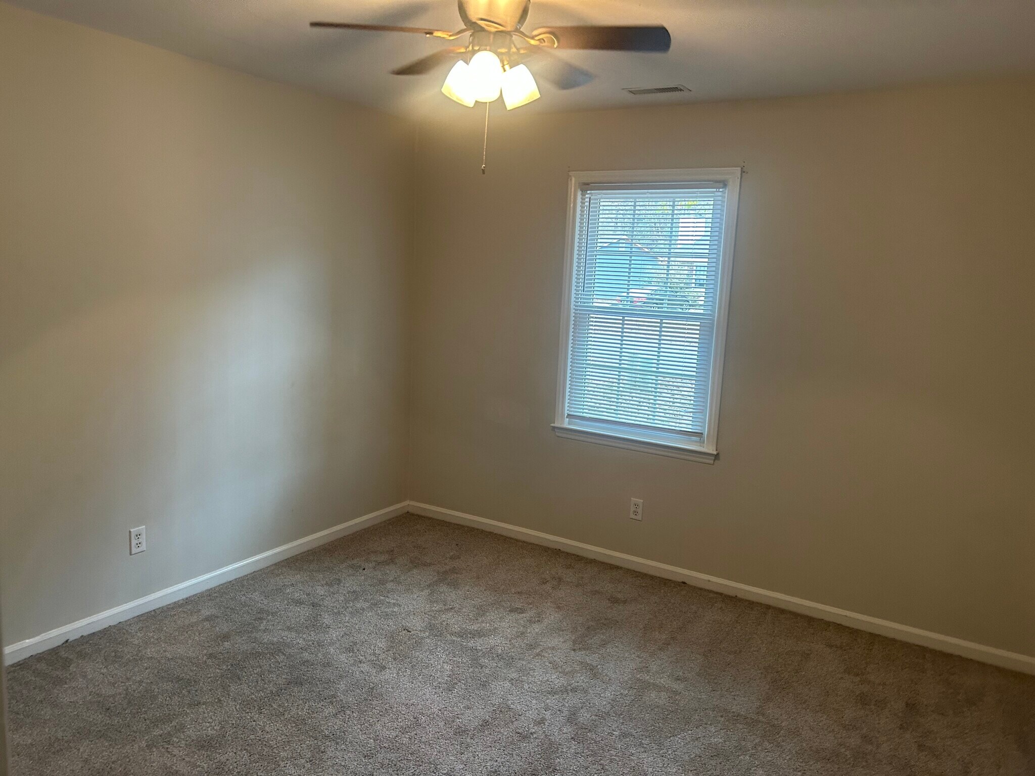 Building Photo - 403 Cedar Creek Dr