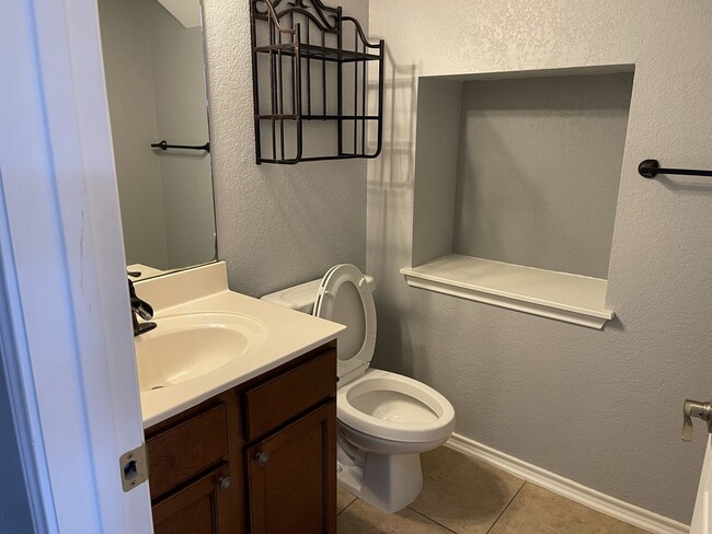 Building Photo - Beautiful Home off Stone Oak Pkwy