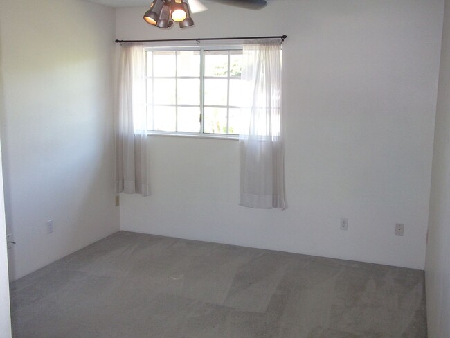 Building Photo - 1 bedroom, 1 bath, 1 assigned parking at t...