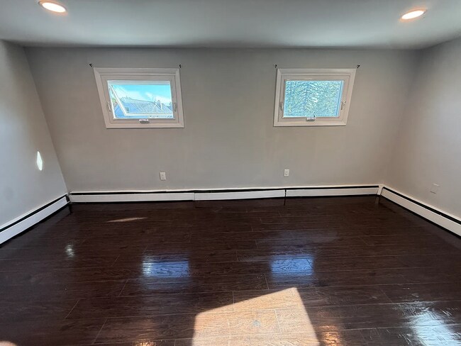 Building Photo - 1346 10th Ave