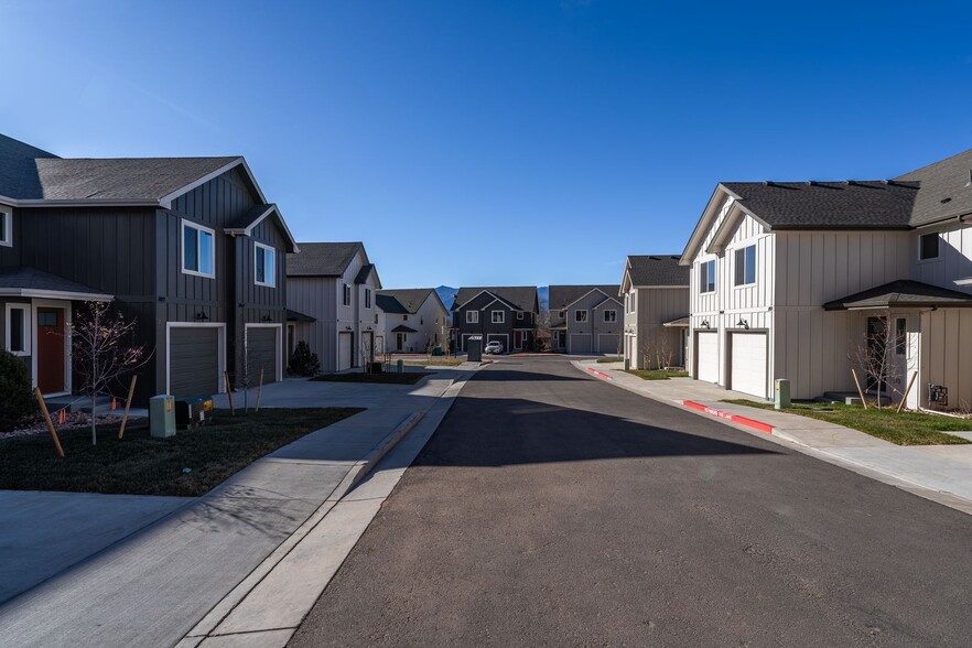Building Photo - 1549 Tyram Grv