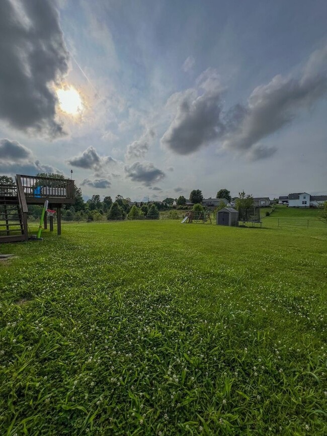 Building Photo - Single-Family Home in Oak Grove, KY--Large...