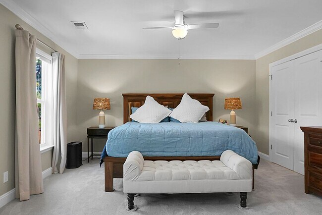 Building Photo - Johns Island 4BR, 2.5 BA Gem: Features Wood Floors, 2-Car Garage, & Community Pool