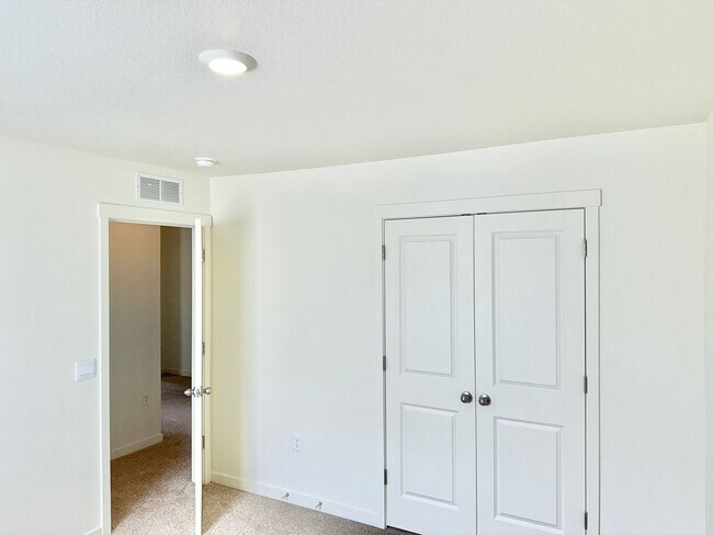 Building Photo - Beautiful 2 Year Old Home In Monument, wit...